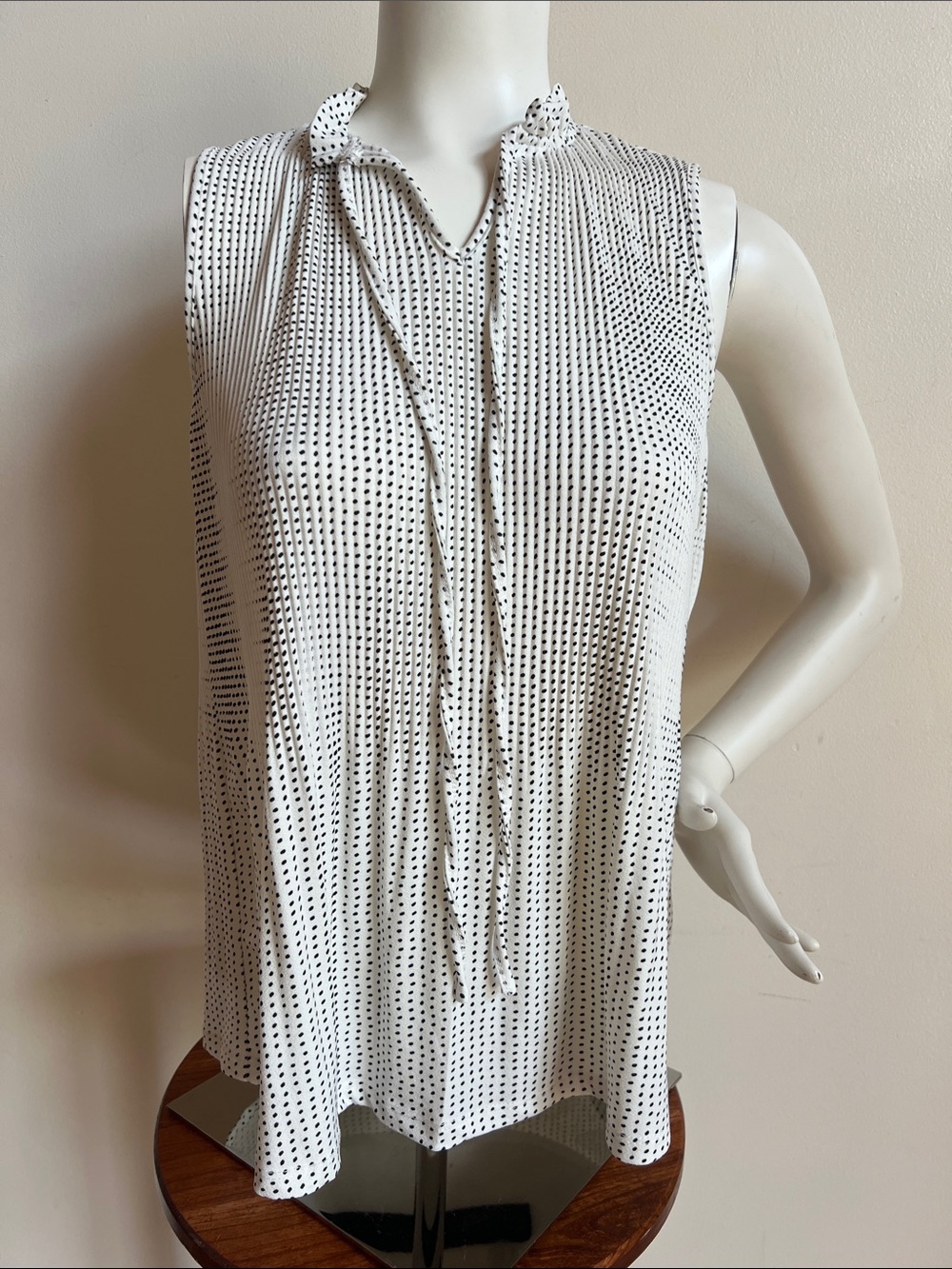 adrienna papell Sleeveless White Polka Dot Tie-Neck academia Top NWT